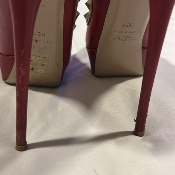 Valentino Red/Beige Leather Rockstud Crisscross Peep Toe Platform Pumps - Picture 5 of 16